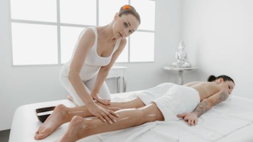 ARYA STARK & SYDNEY LOVE - 69 facesitting lesbians oil massage